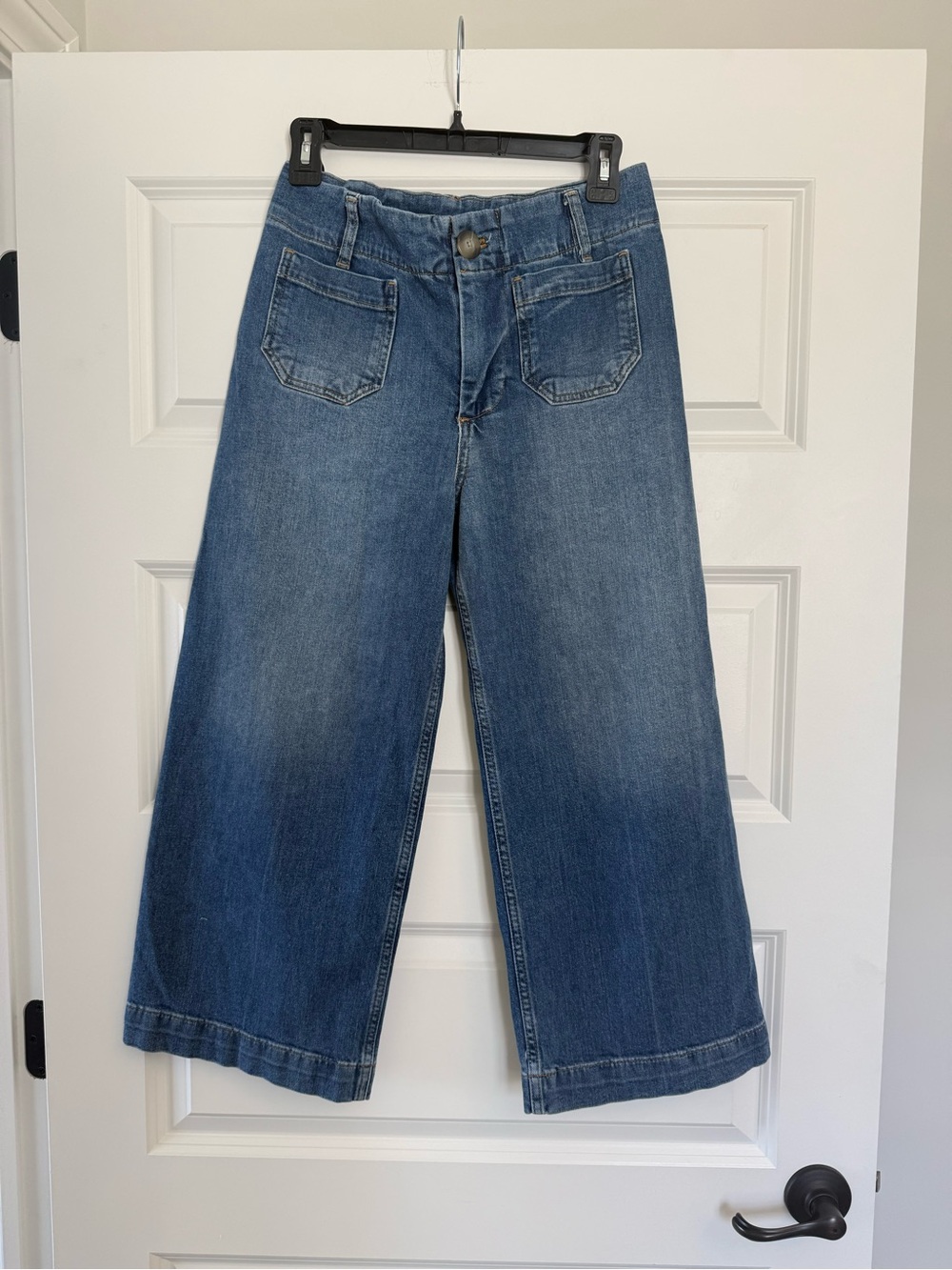 Pilcro Wide-Leg Cropped Jeans in Medium Blue - Picture 2 of 4